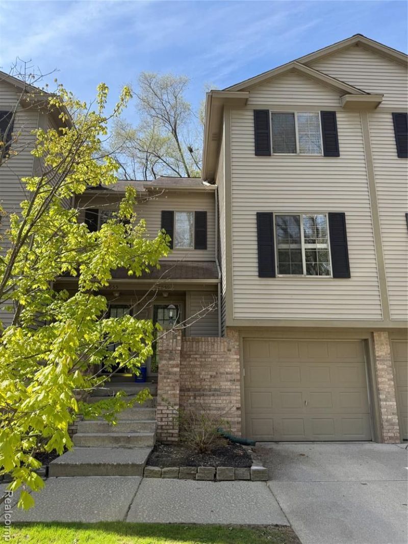 7059 Colonial Oaks Drive, Waterford Township, MI 48327 Main Photo