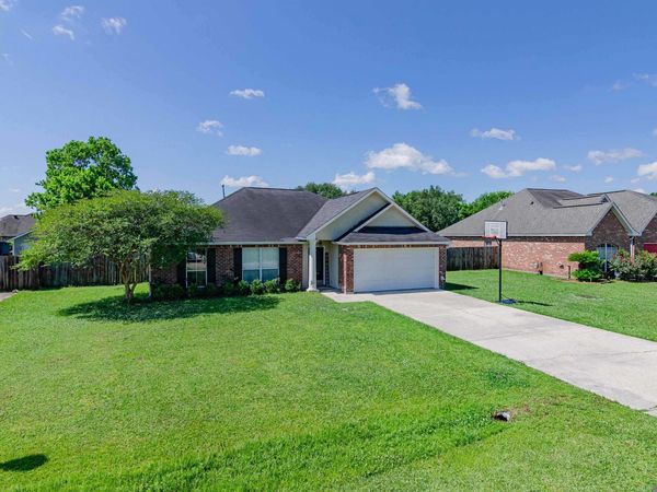 9890 Asheville Dr, Denham Springs, LA 70706