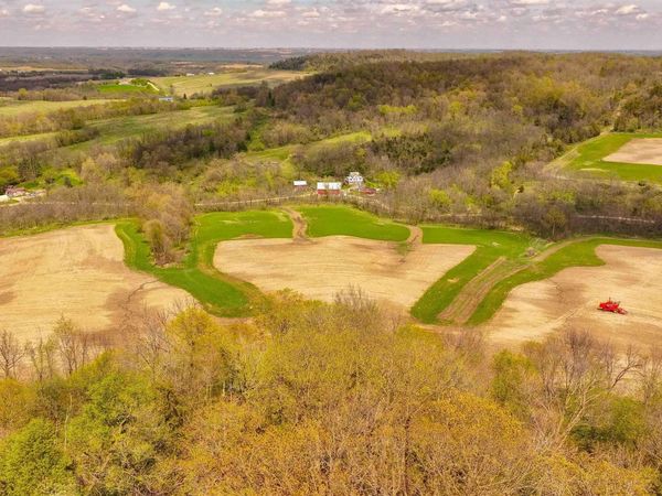 38346 Cherry Valley Road, Guttenberg, IA 52052