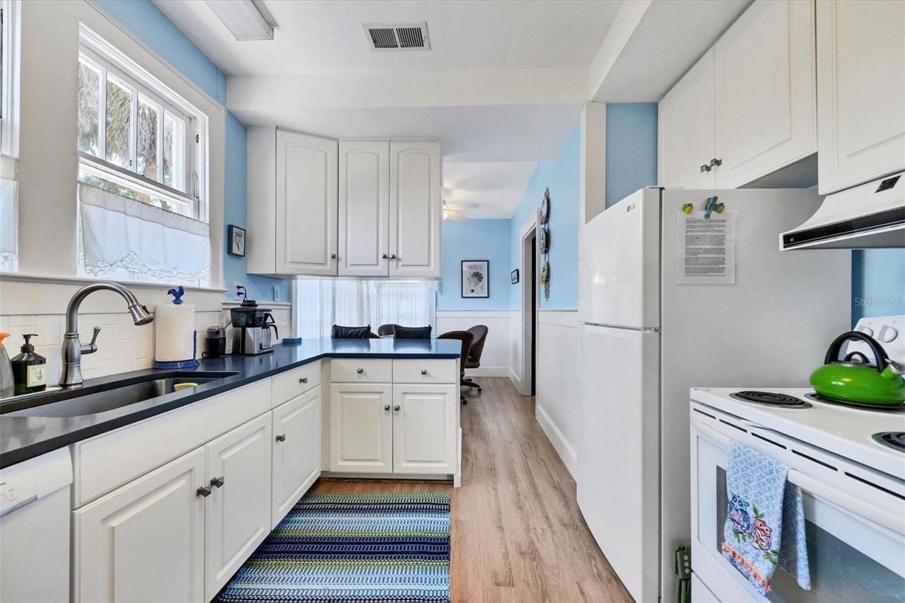 1676 Oak Street , Sarasota, FL 34236 Photo