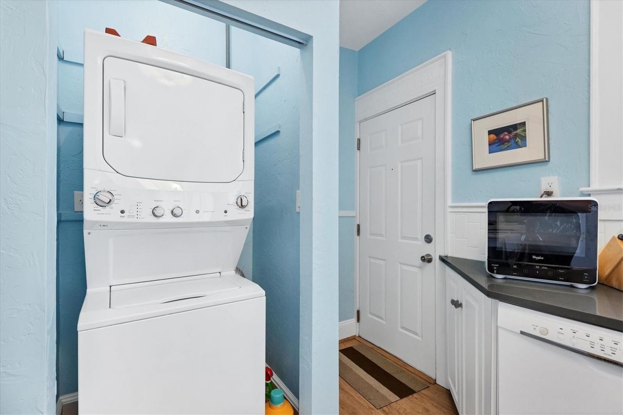 1676 Oak Street , Sarasota, FL 34236 Photo