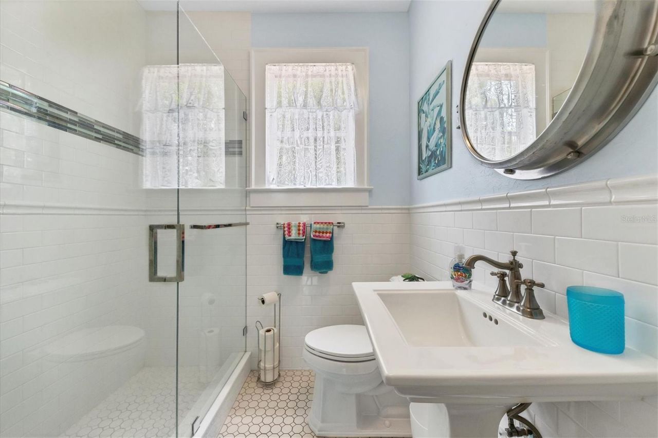 1676 Oak Street , Sarasota, FL 34236 Photo