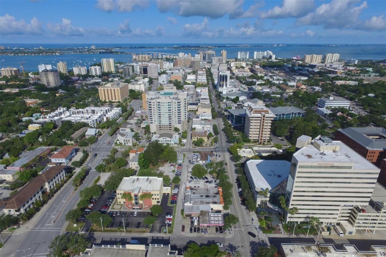 1676 Oak Street , Sarasota, FL 34236 Photo