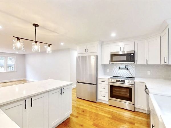 8 Reardon Rd, Hudson, MA 01749