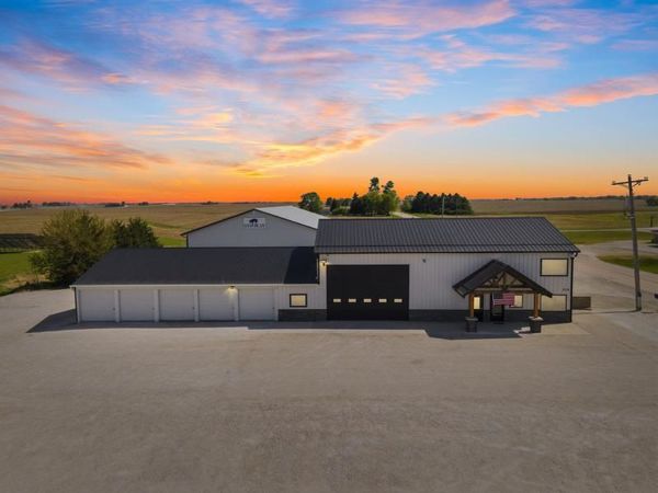 214 Airport Road, Washington, IA 52353