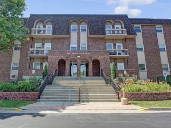 1501 Darien Lake Drive, Unit 208, Darien, IL 60561