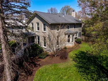 16 W Elizabeth Street, Skaneateles, NY 13152