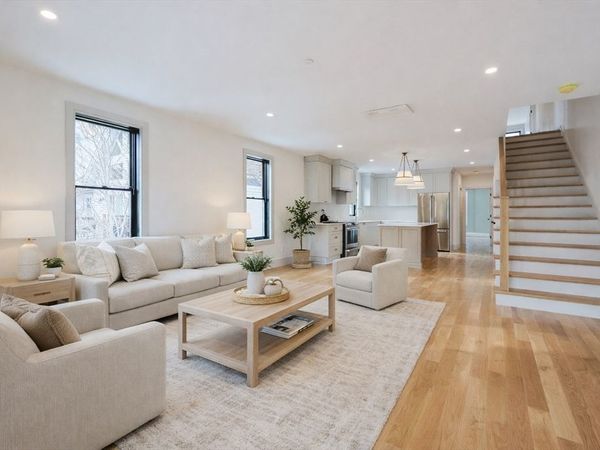68 Rowe St, Unit U:3, Boston, MA 02131