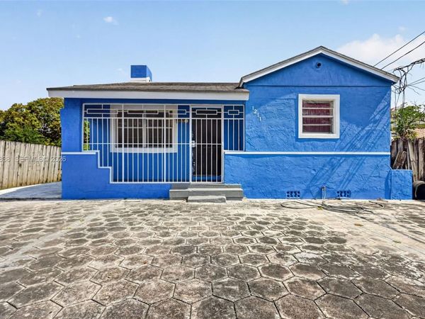 1211 NW 37th St , Miami, FL 33142