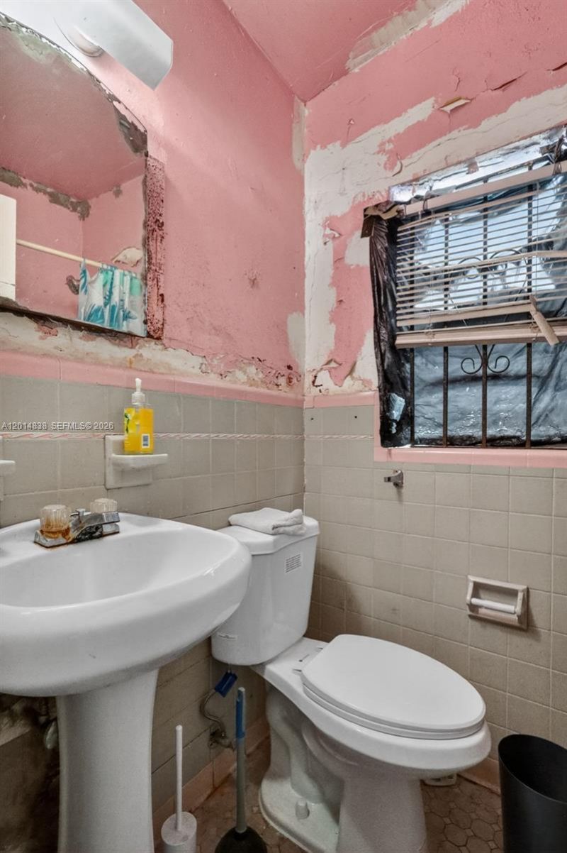 1211 NW 37th St , Miami, FL 33142 Photo
