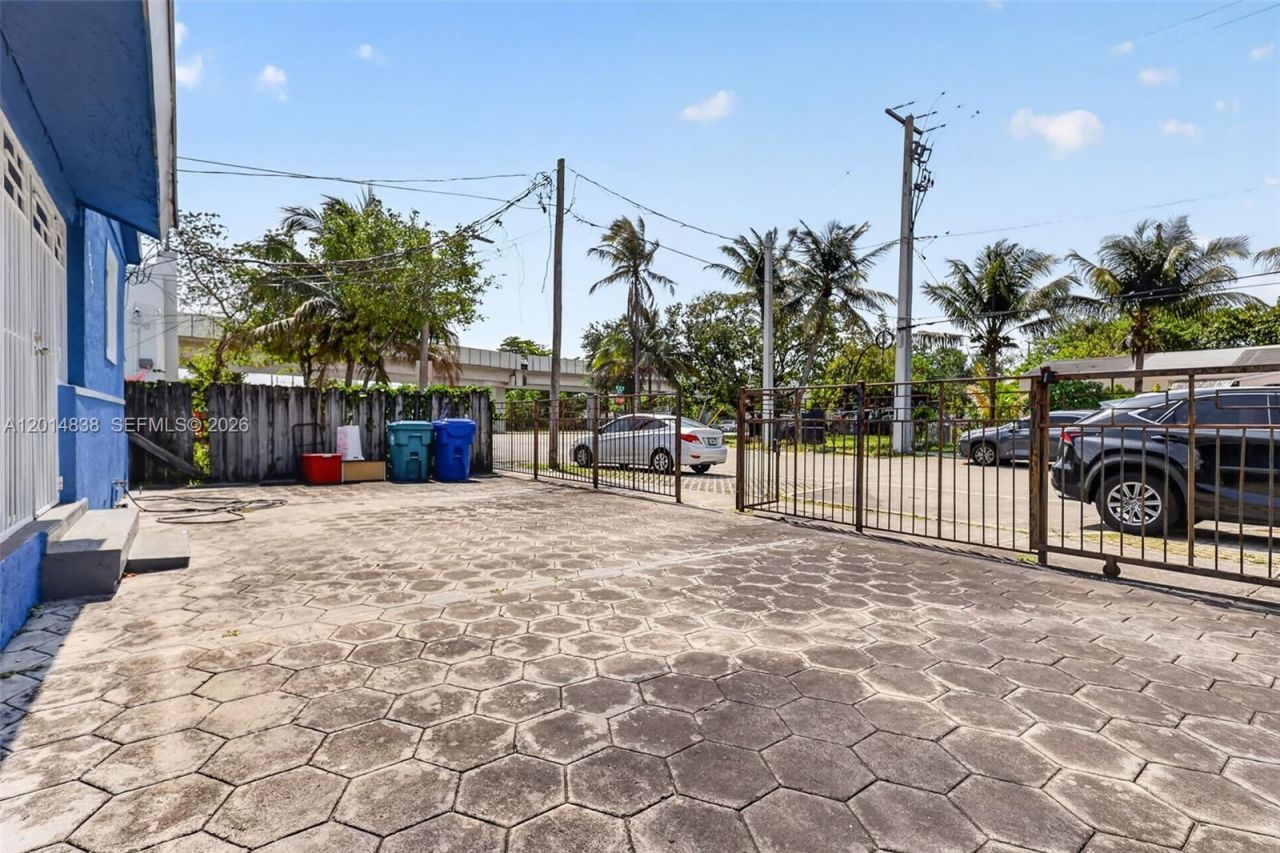 1211 NW 37th St , Miami, FL 33142 Photo