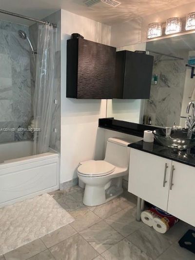 31 SE 5th St, Unit 303, Miami, FL 33131 Photo