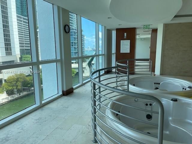 31 SE 5th St, Unit 303, Miami, FL 33131 Photo