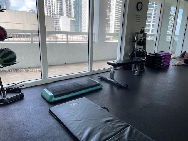 31 SE 5th St, Unit 303, Miami, FL 33131 Photo