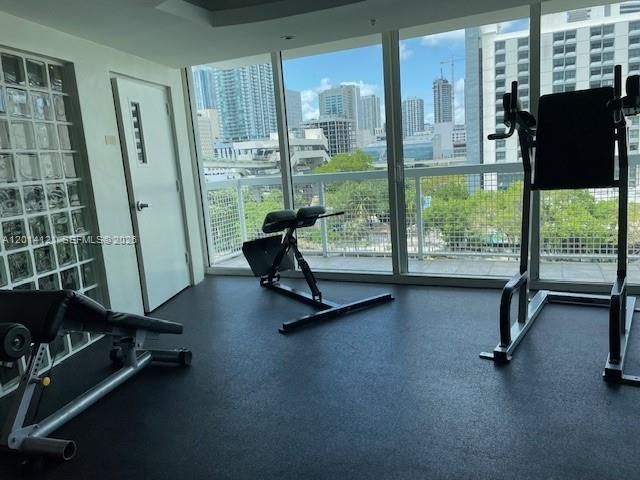 31 SE 5th St, Unit 303, Miami, FL 33131 Photo