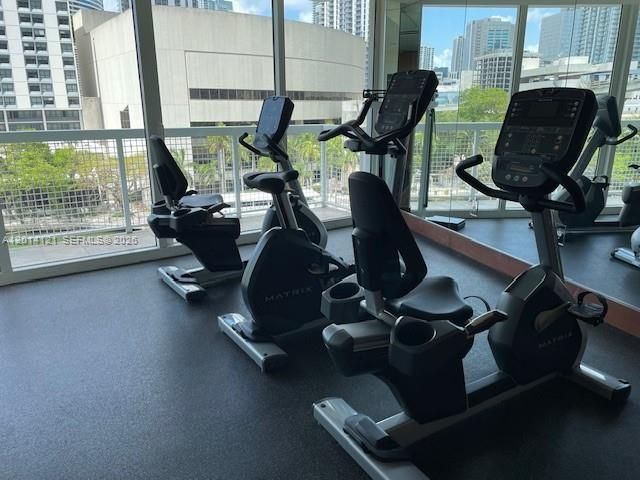 31 SE 5th St, Unit 303, Miami, FL 33131 Photo
