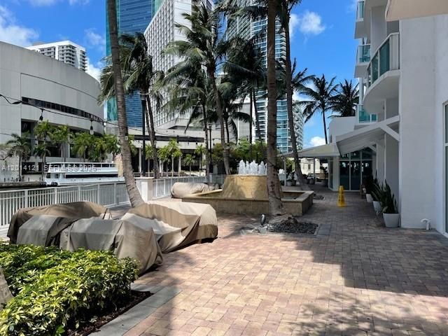 31 SE 5th St, Unit 303, Miami, FL 33131 Photo