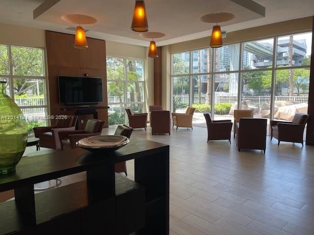 31 SE 5th St, Unit 303, Miami, FL 33131 Photo
