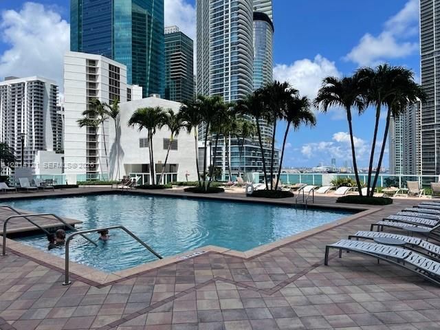 31 SE 5th St, Unit 303, Miami, FL 33131 Photo