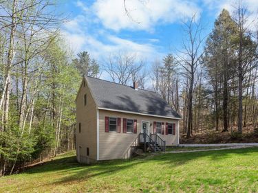 51 Guys Lane, Weare, NH 03281