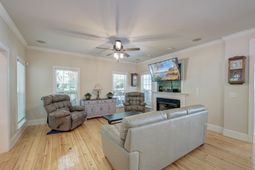 202 W Pine Street photo 4