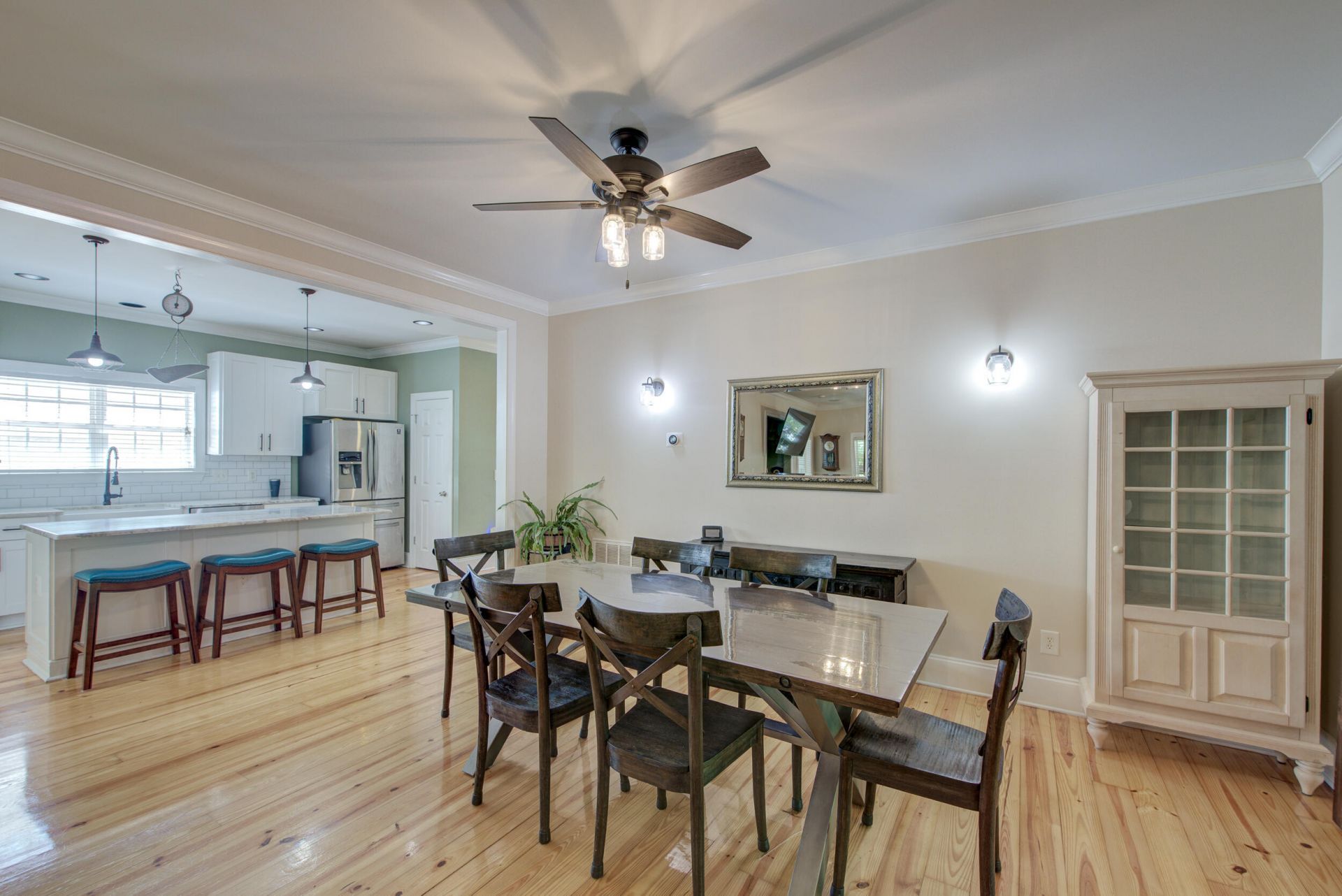 202 W Pine Street Photo 4