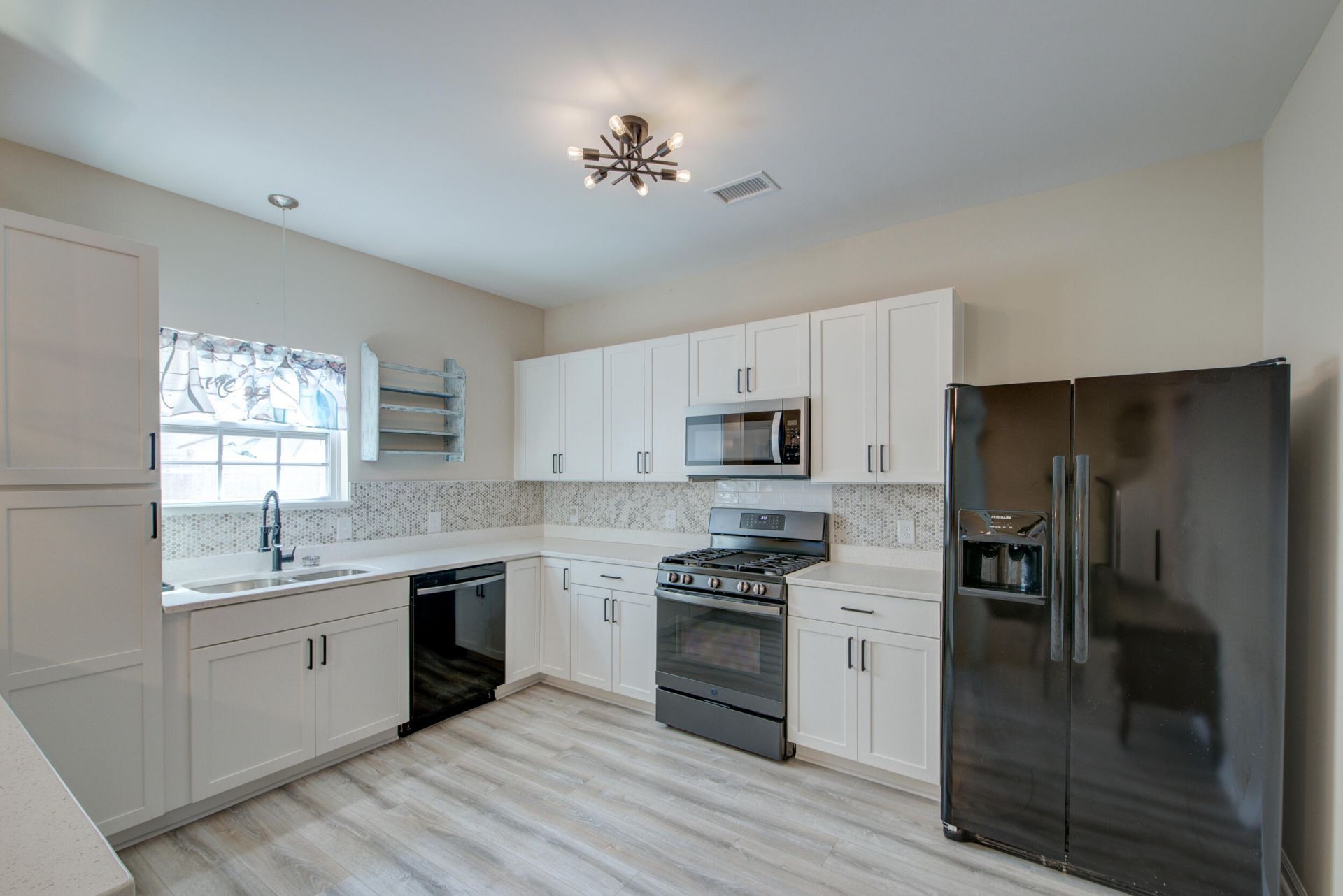 202 W Pine Street Photo 64