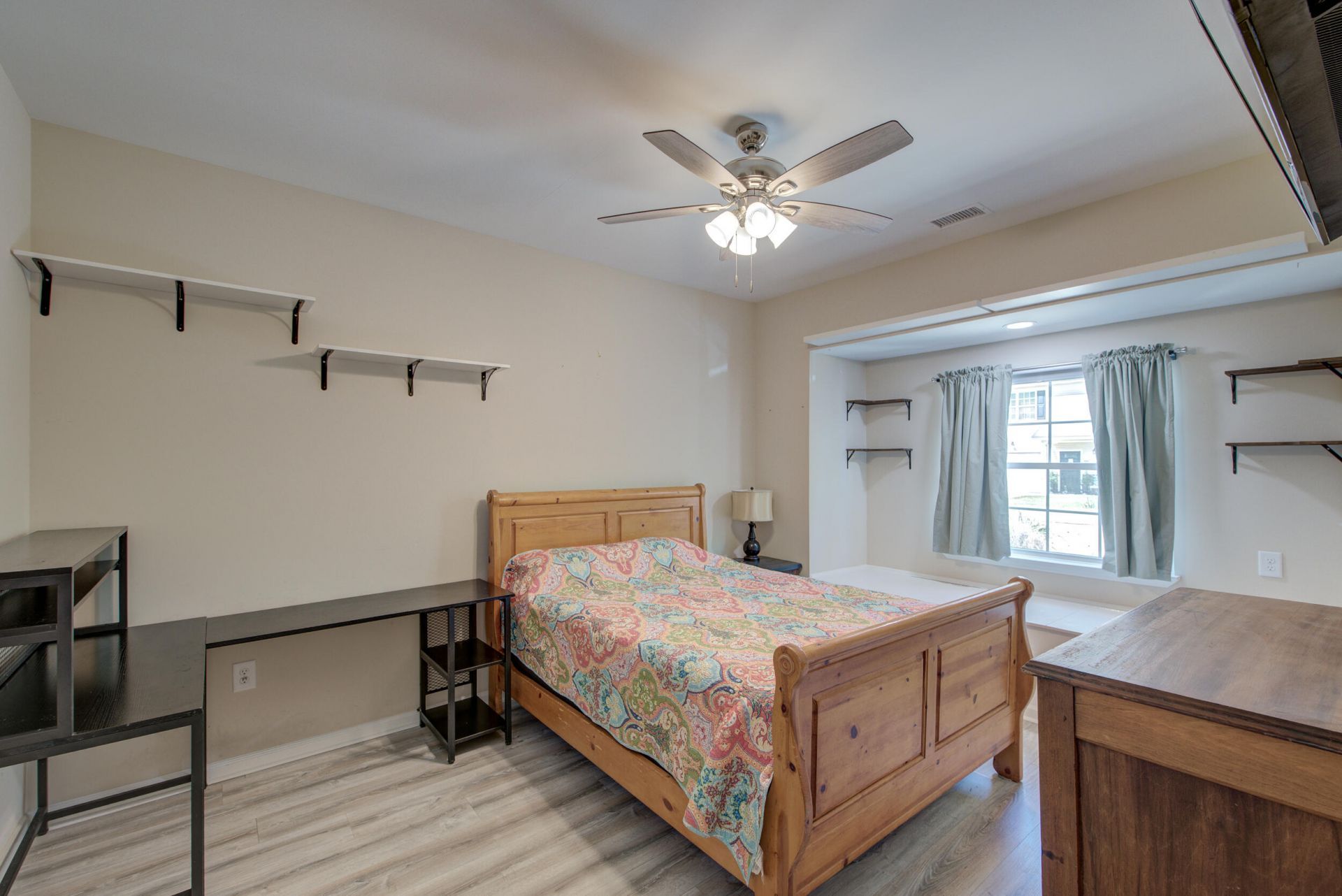 202 W Pine Street Photo 68