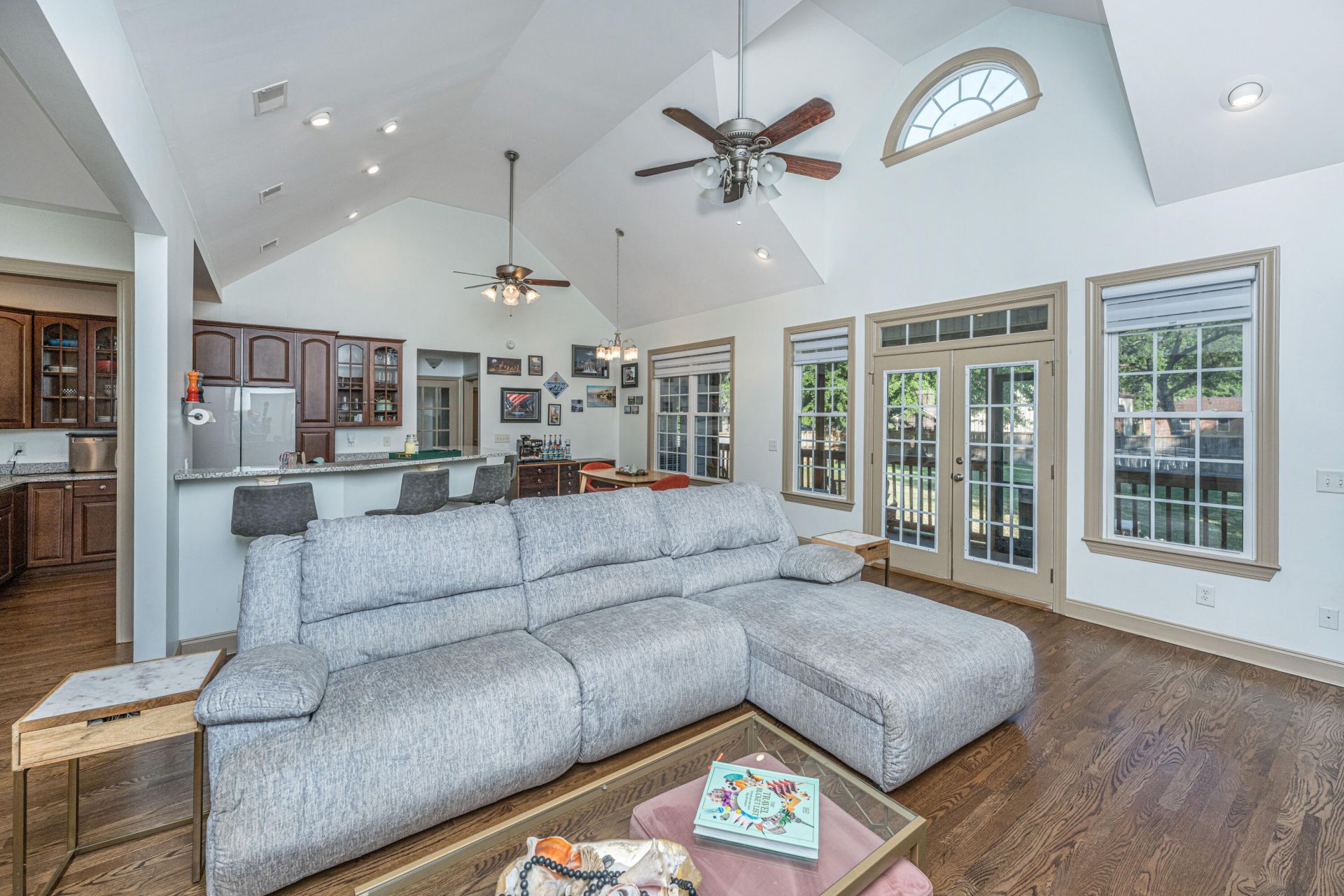 1703 Redwood Photo 11
