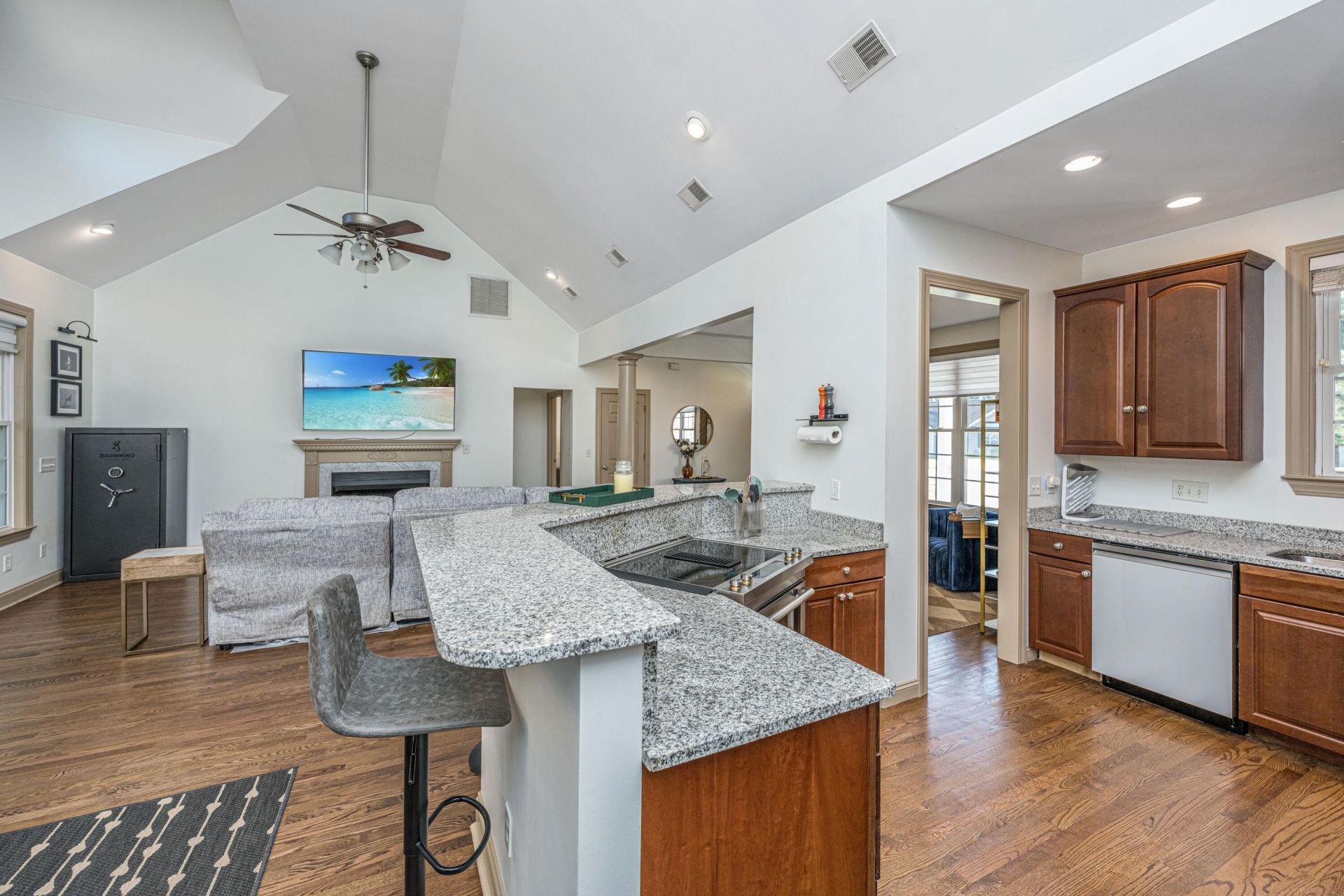 1703 Redwood Photo 13