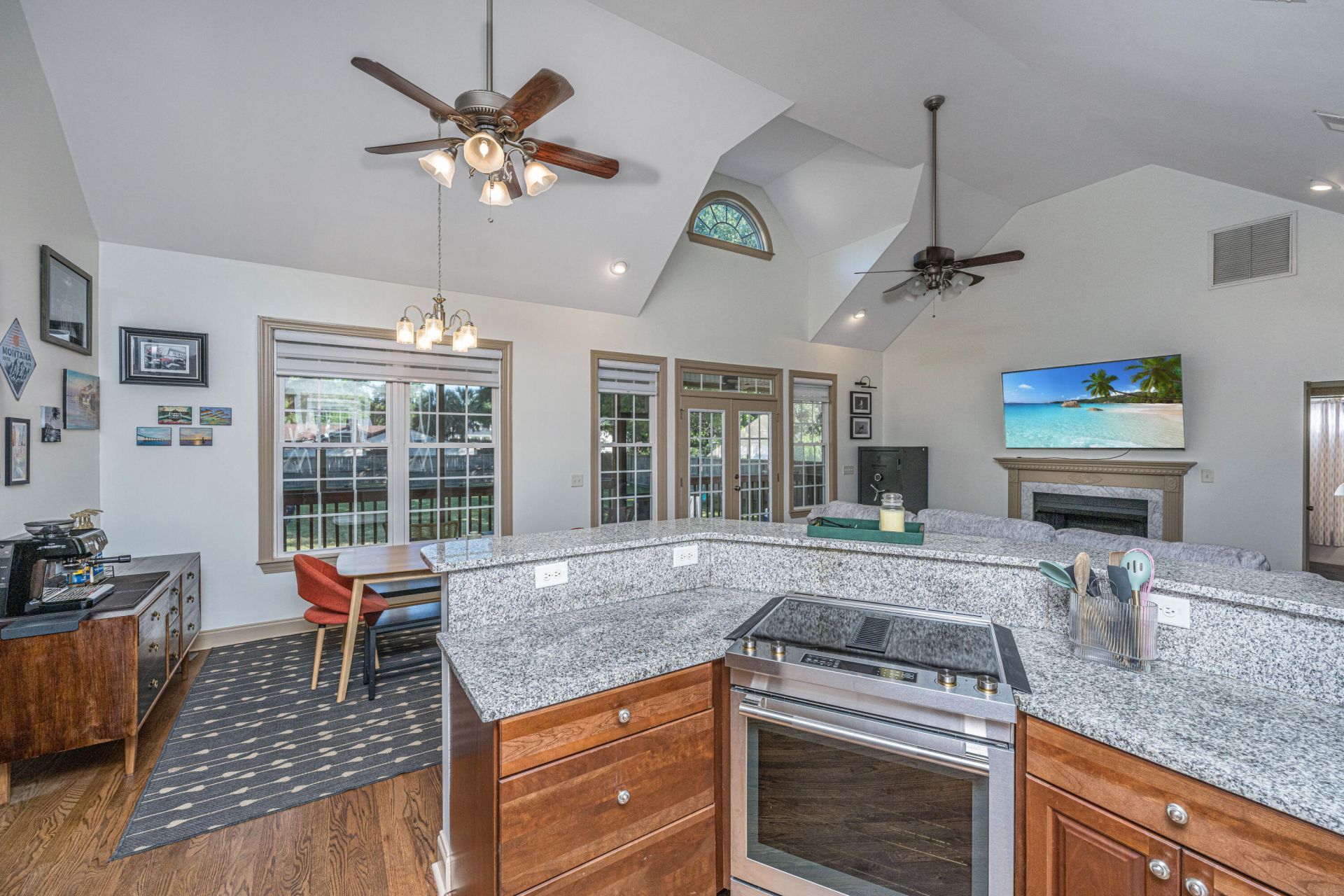 1703 Redwood Photo 15
