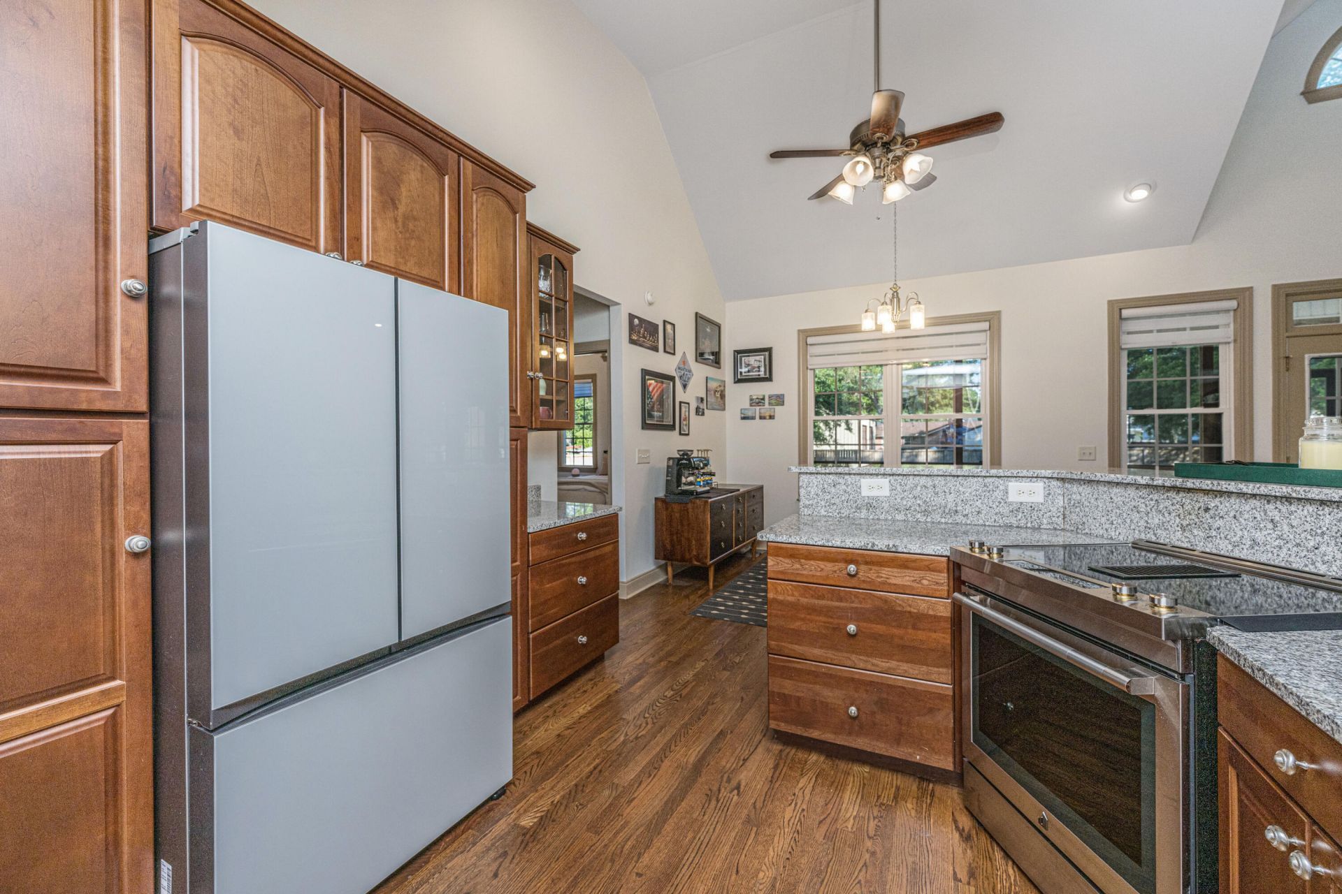 1703 Redwood Photo 16