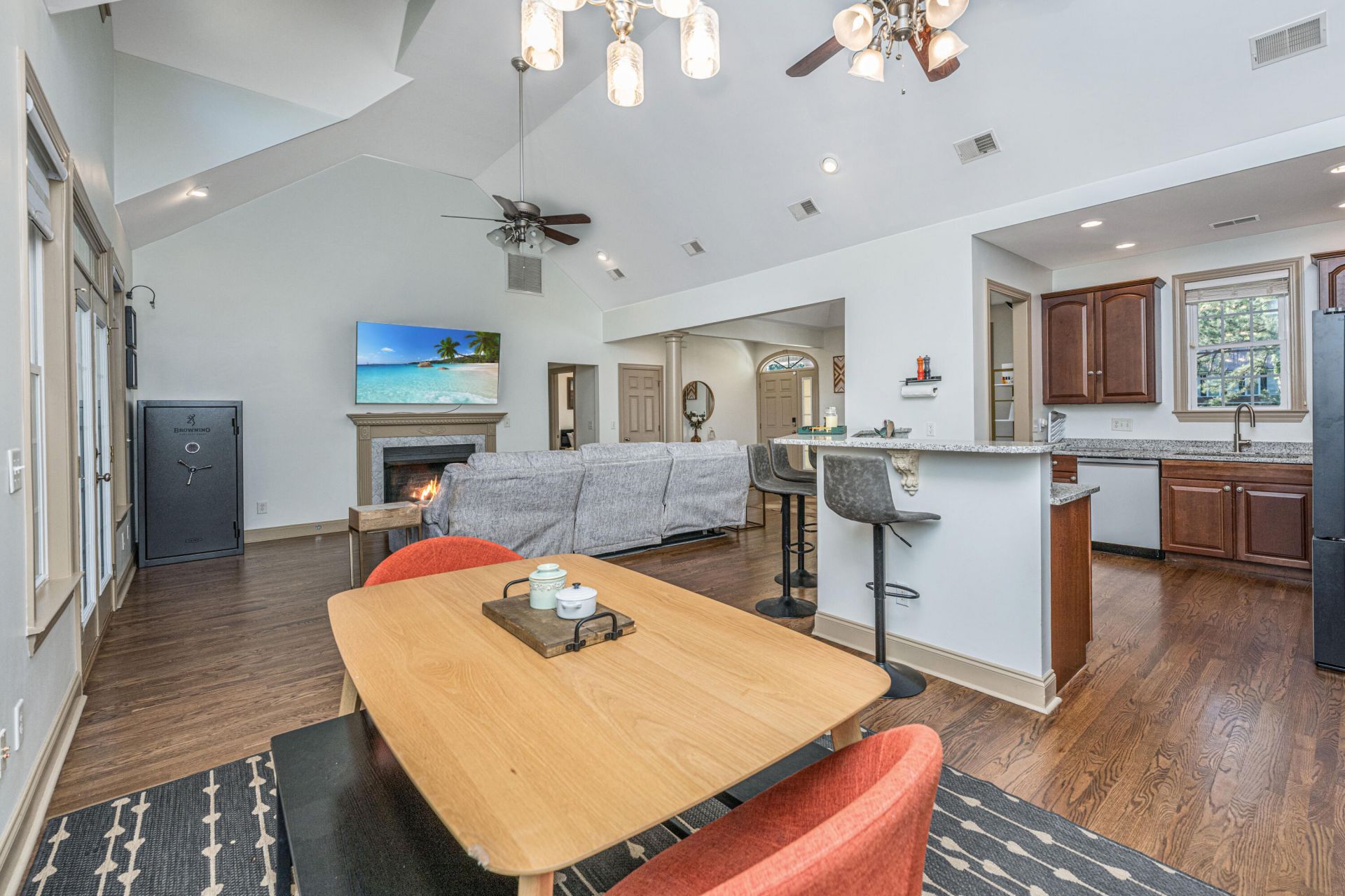 1703 Redwood Photo 17