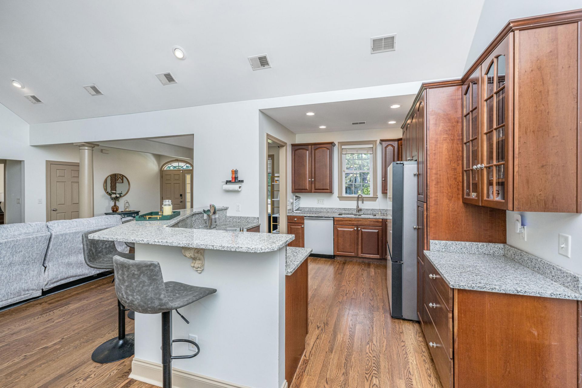 1703 Redwood Photo 18