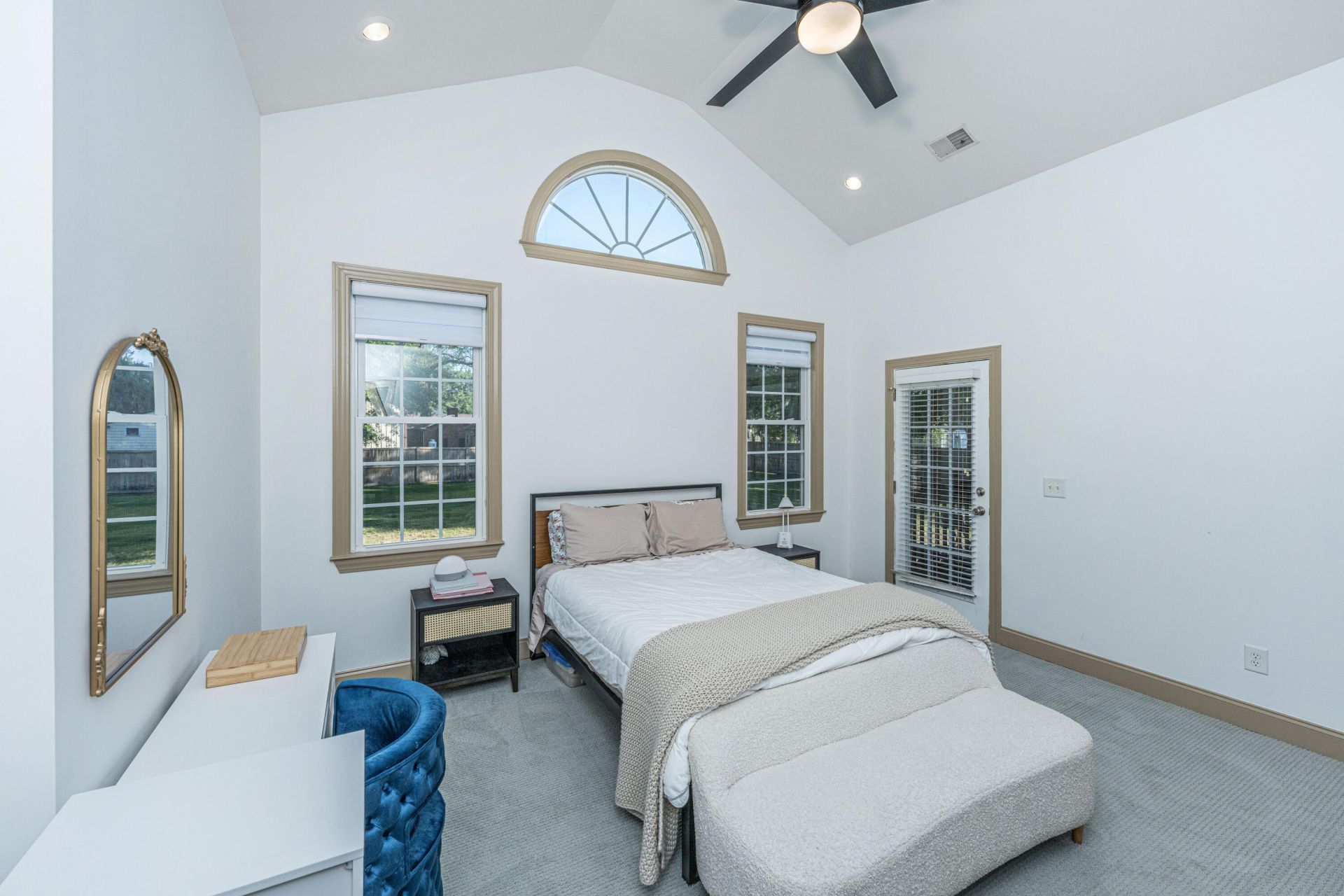 1703 Redwood Photo 24