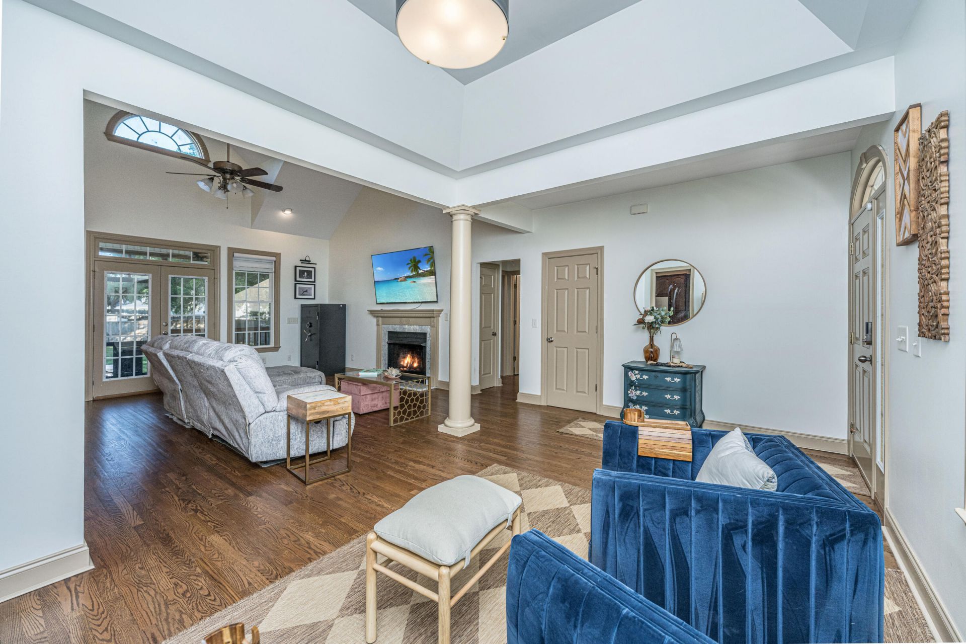1703 Redwood Photo 6