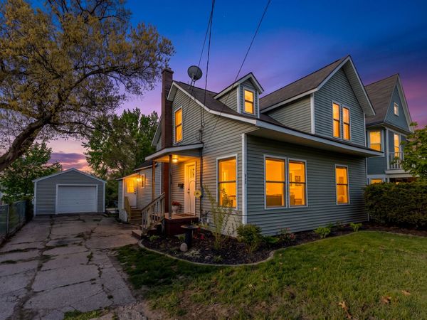 832 Sigsbee Street SE, Grand Rapids, MI 49506