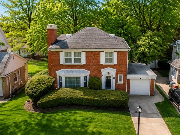 6822 N Kenton Avenue , Lincolnwood, IL 60712