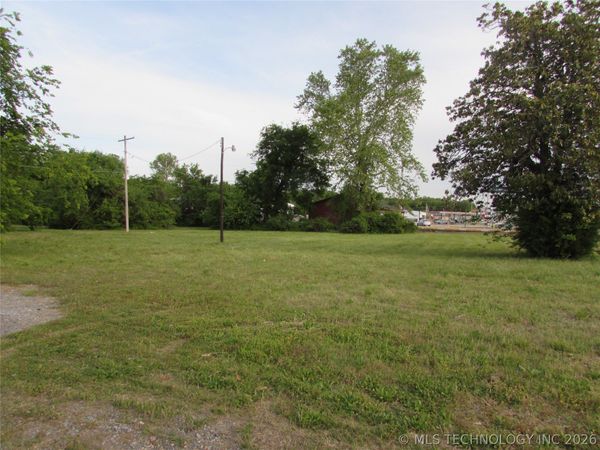 N York Street , Muskogee, OK 74403