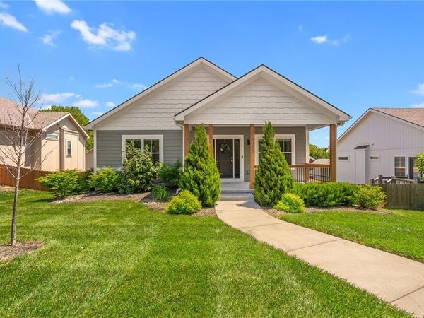 8435 Ottawa Street, De Soto, KS 66018
