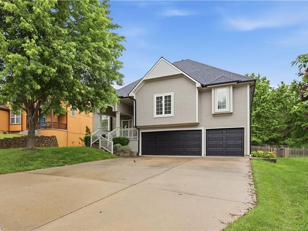 3008 Saddlewood Drive, Lee's Summit, MO 64081
