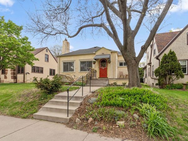 3032 E Minnehaha Parkway, Minneapolis, MN 55406