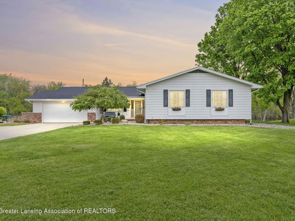 6606 Old River Trail, Lansing, MI 48917