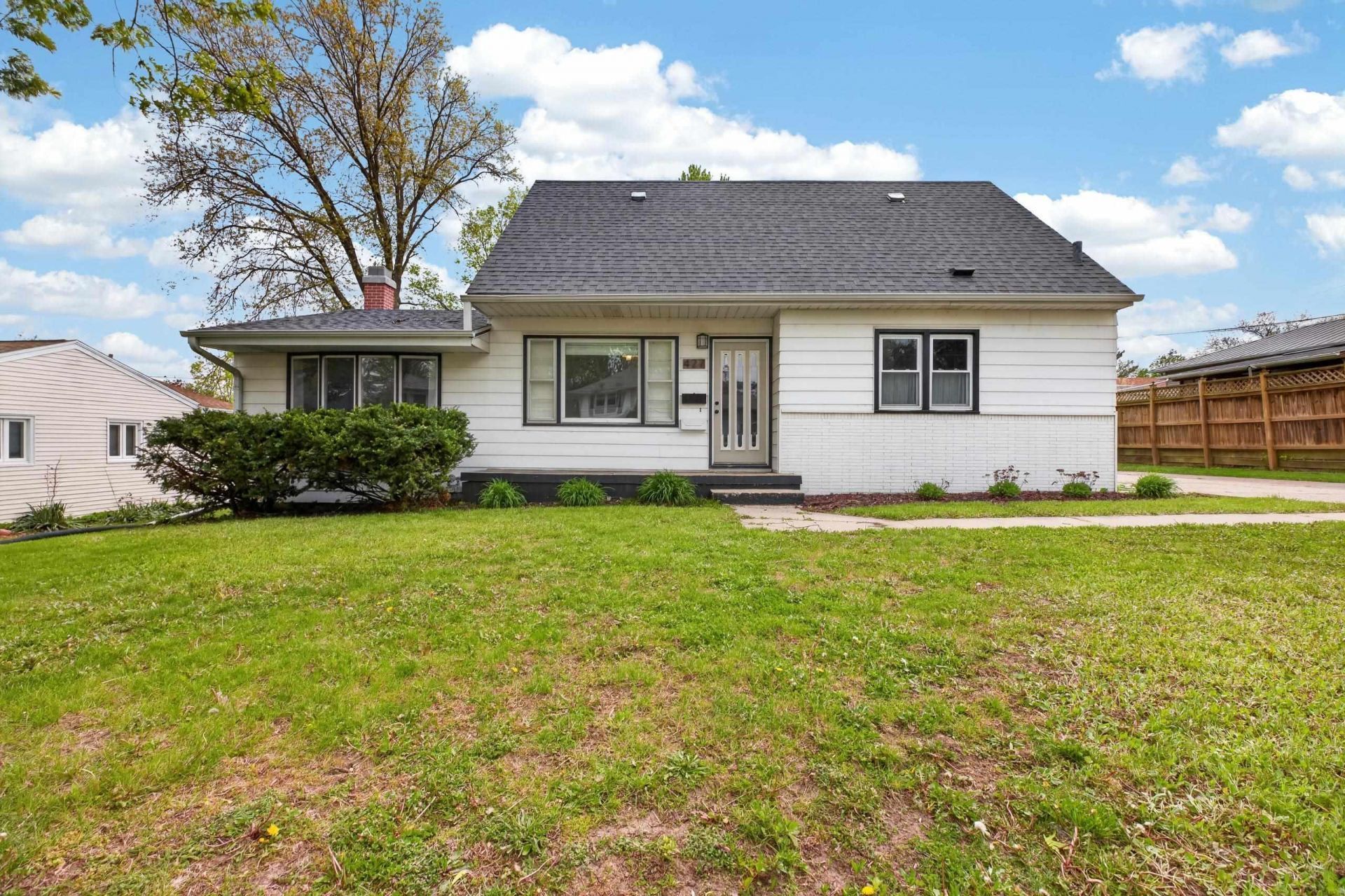427 Wheeler Drive, Waterloo, IA 50701 Main Photo
