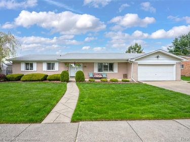 23305 N Rosedale Court, St. Clair Shores, MI 48080