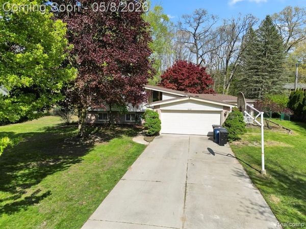 8130 Ravine Drive, Westland, MI 48185