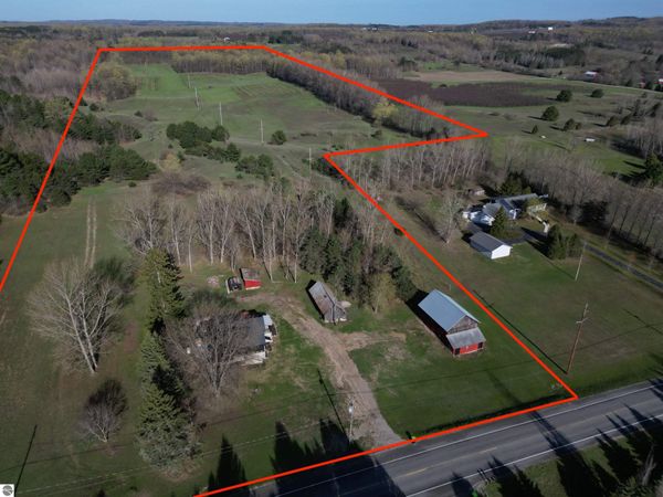2768 Center Highway S, Suttons Bay, MI 49682
