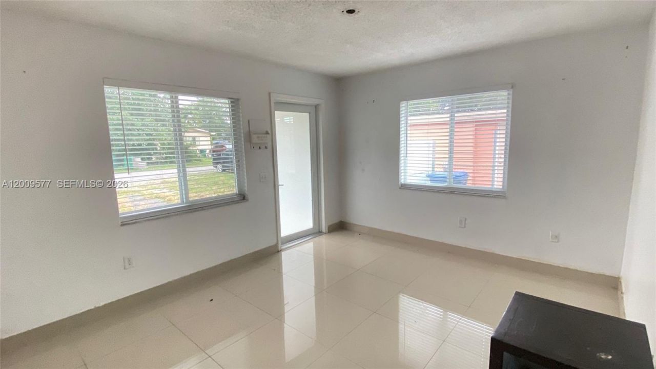 530 NW 99th St , Miami, FL 33150 Photo