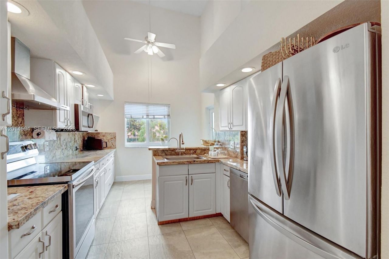 16339 Malibu Dr , Unit 22, Weston, FL 33326 Photo