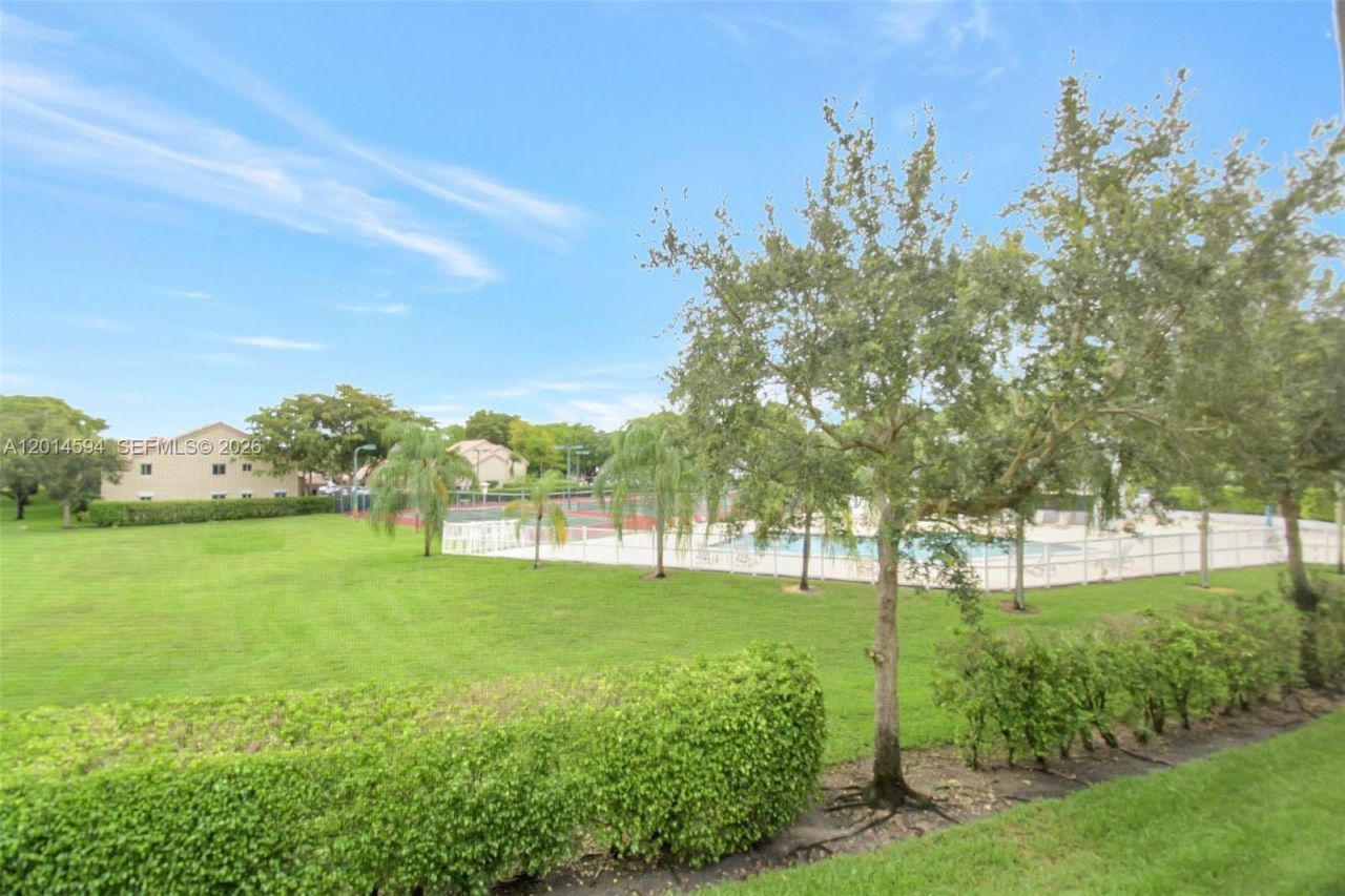 16339 Malibu Dr , Unit 22, Weston, FL 33326 Photo